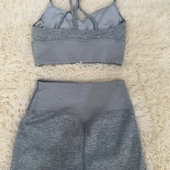 ALO Yoga Women's Gray Sports Bra Set - Picture 2 of 4